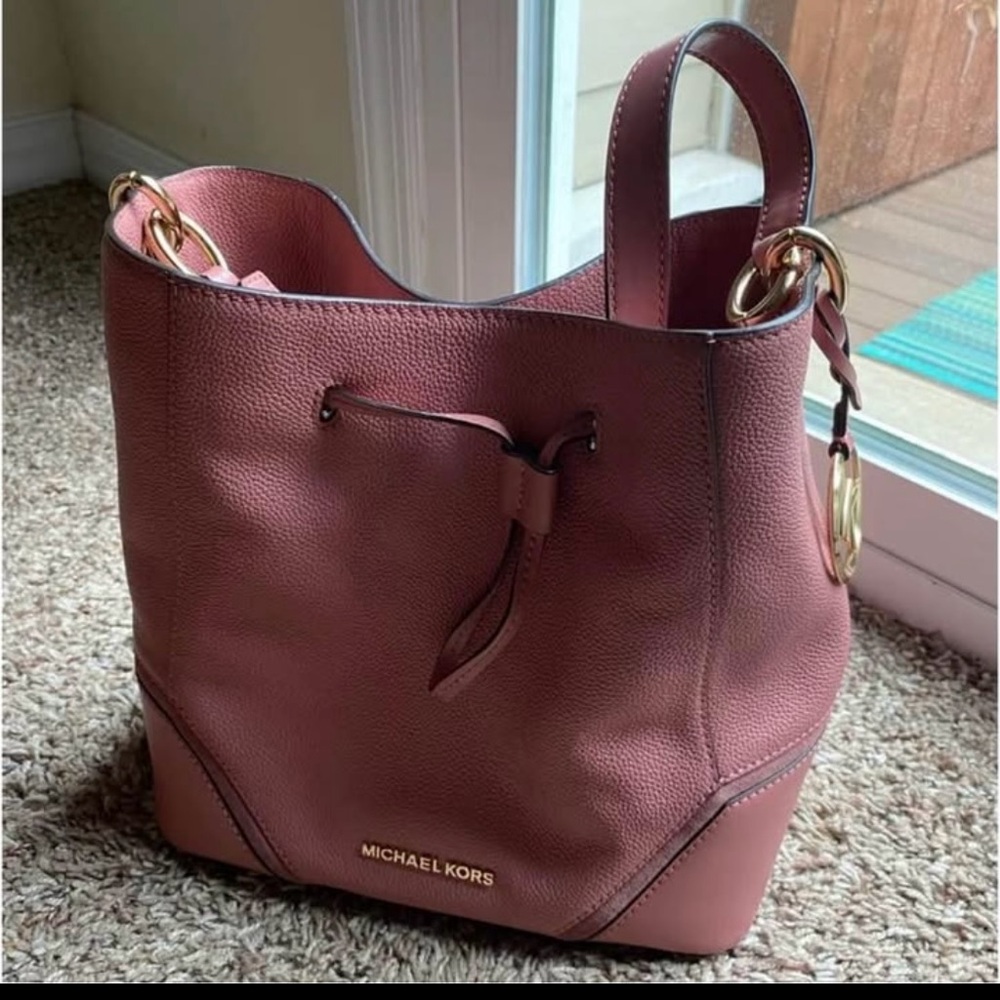 MICHAEL KORS rose bucket bag